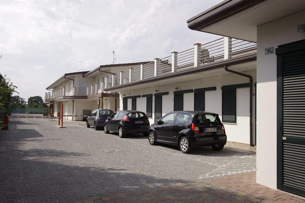 Hotel Paradise Airport Форлі Екстер'єр фото