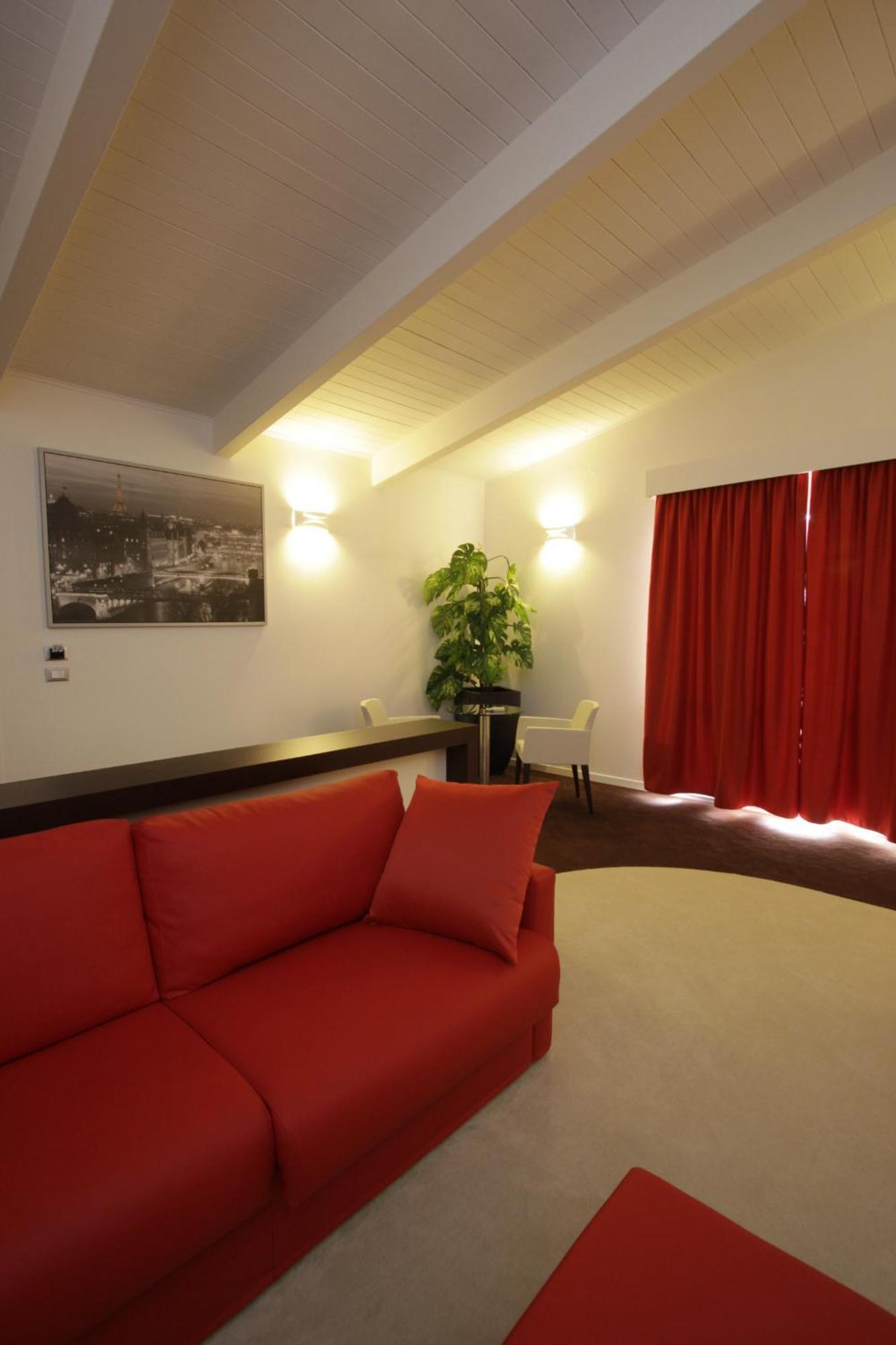 Hotel Paradise Airport Форлі Екстер'єр фото