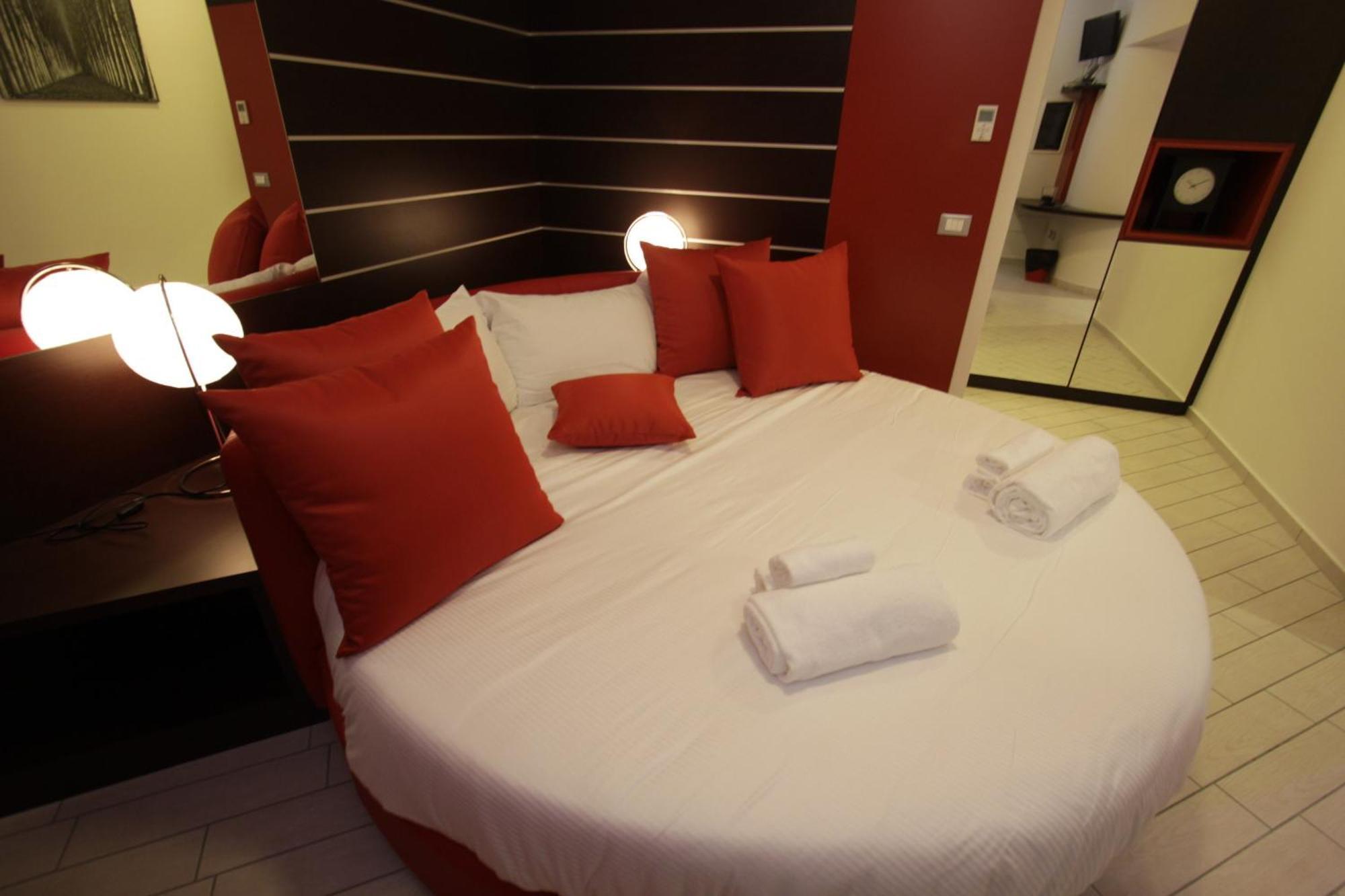 Hotel Paradise Airport Форлі Екстер'єр фото